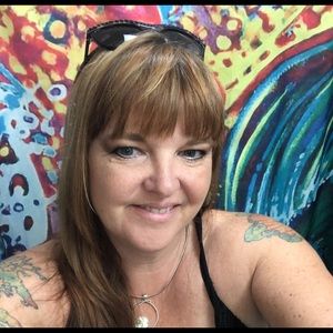 Meet your Posher, Lorenda